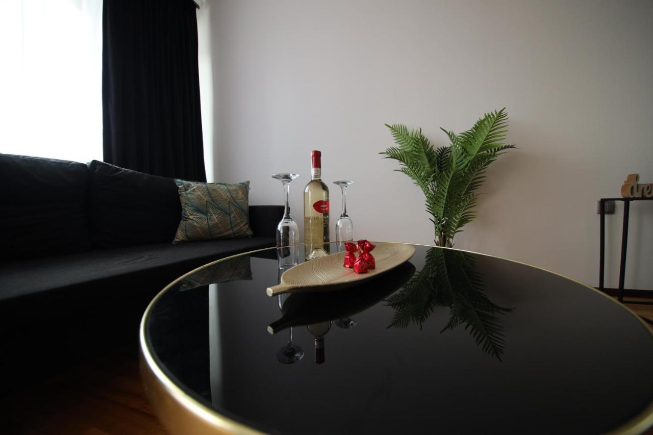 Bronco Apartments Варшава Екстериор снимка