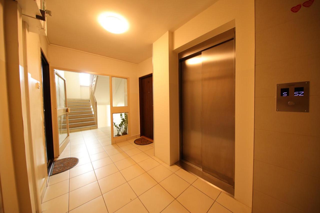 Bronco Apartments Варшава Екстериор снимка